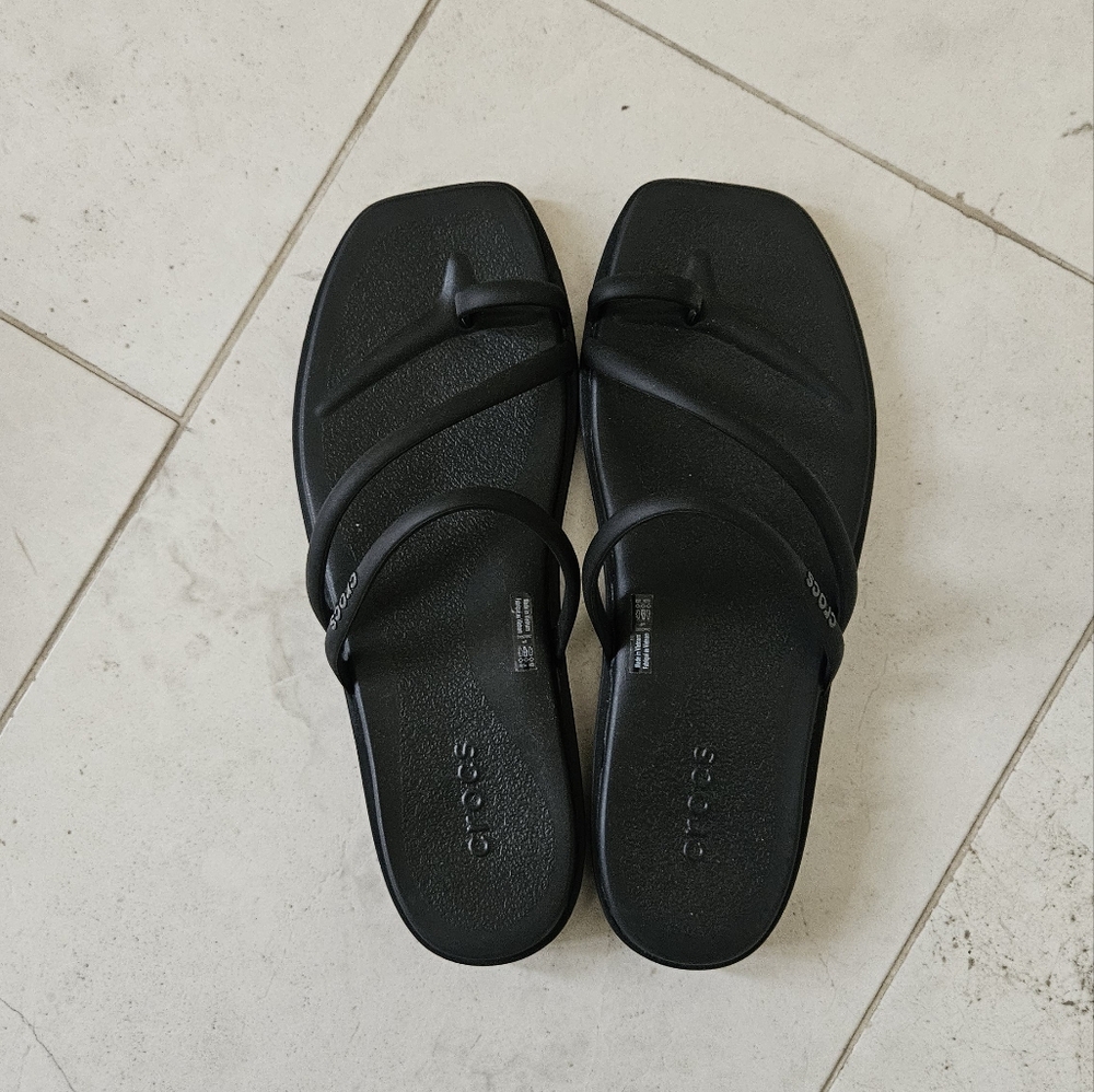 CROCS Classic Black Sandals